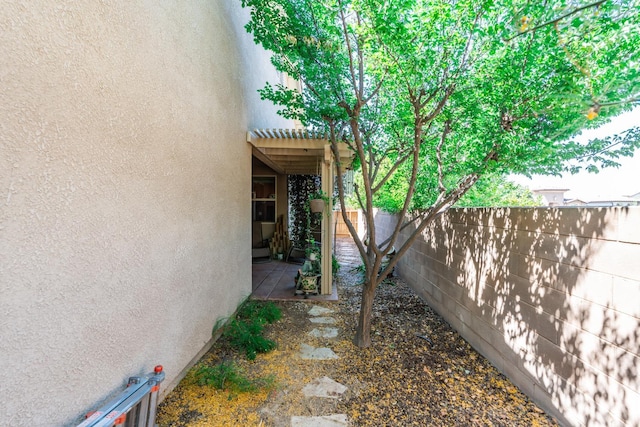 5822 E Booker Ave, Fresno, CA 93727 - view of yard
