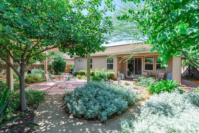 5822 E Booker Ave, Fresno, CA 93727 - rear view of property with a patio and stucco siding