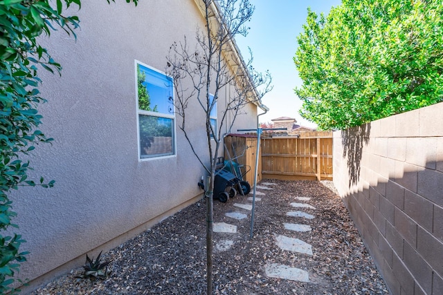 5822 E Booker Ave, Fresno, CA 93727 - view of yard