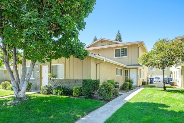 486 W Alamos Ave Unit 3, Clovis, CA 93612 - view of front facade featuring a front lawn