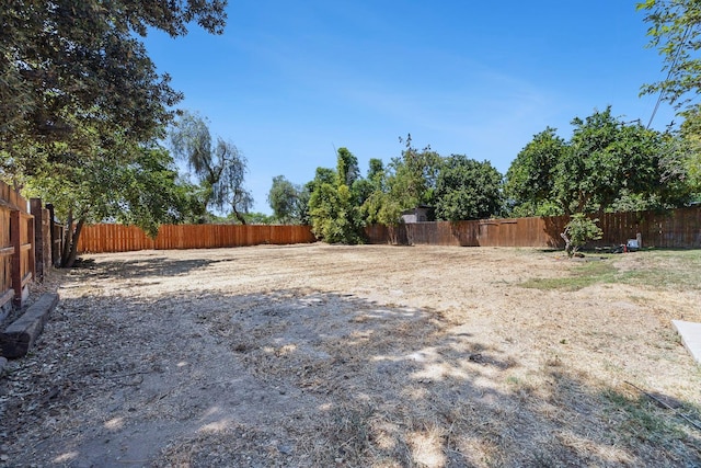 3677 N Thesta St, Fresno, CA 93726 - view of yard
