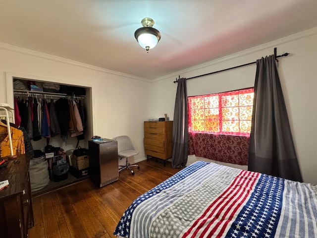 1925 E 15th, Oakland, CA 94606 - bedroom featuring hardwood / wood-style flooring, ornamental molding, and a closet