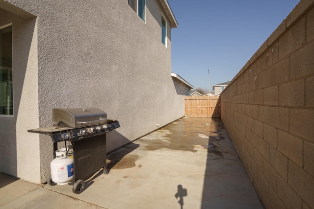 5769 W Austin Way, Fresno, CA 93722 - view of side of home with a fenced backyard, stucco siding, and a patio