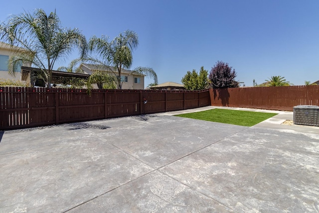 153 N Bliss Ave, Fresno, CA 93727 - fenced backyard featuring a patio