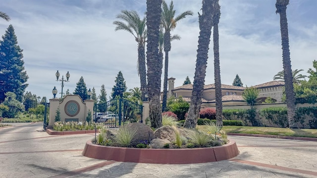1363 E Via Prato Dr, Fresno, CA 93730 - view of community sign
