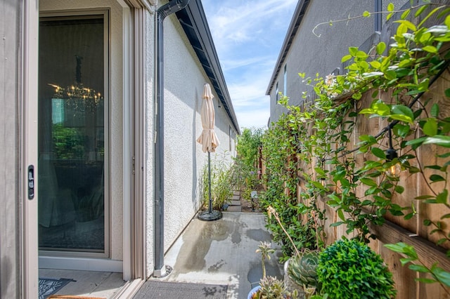 1363 E Via Prato Dr, Fresno, CA 93730 - view of side of home with stucco siding