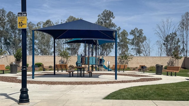 1363 E Via Prato Dr, Fresno, CA 93730 - surrounding community