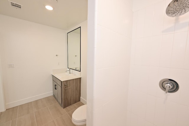 510 W Mahogany Ln, Clovis, CA 93611 - bathroom with tiled shower, vanity, and recessed lighting