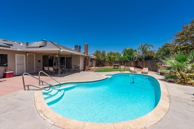 6052 N Spalding Ave, Fresno, CA 93710 - view of pool featuring a patio area, ceiling fan, and a fenced backyard