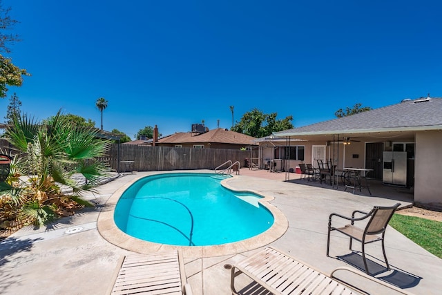6052 N Spalding Ave, Fresno, CA 93710 - view of pool featuring a fenced backyard and a patio area