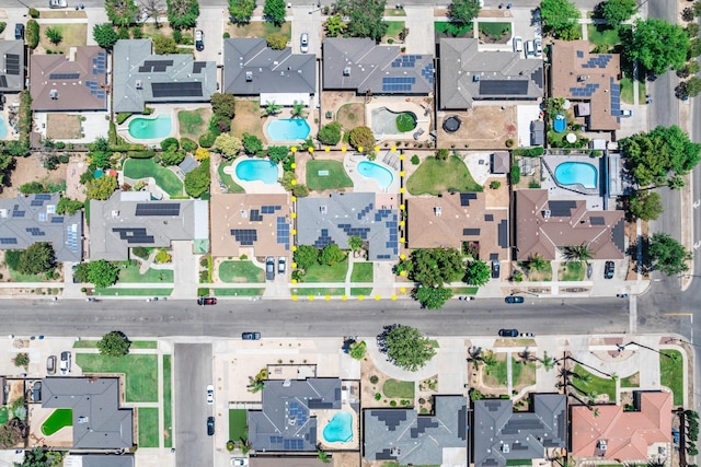 6052 N Spalding Ave, Fresno, CA 93710 - aerial view of property and surrounding area with a pool and nearby suburban area