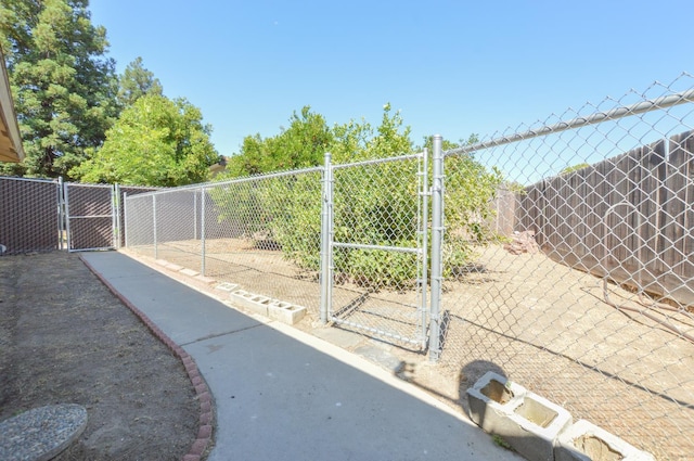 1325 Griffith Ave, Clovis, CA 93612 - view of home's community featuring a gate