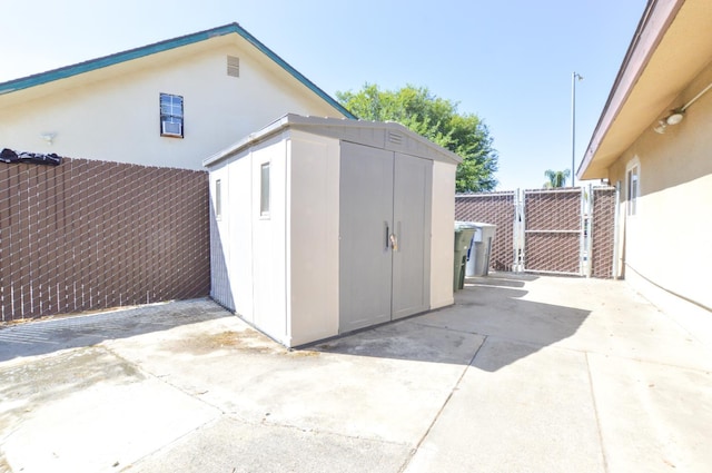 1325 Griffith Ave, Clovis, CA 93612 - view of shed with a gate
