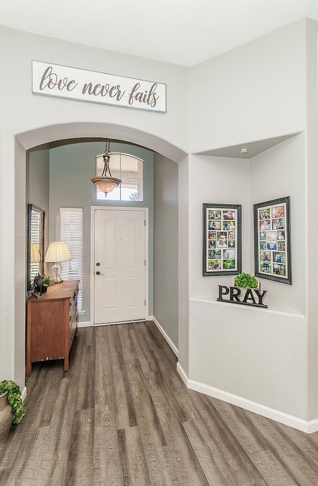 5783 N State St, Fresno, CA 93722 - entrance foyer with arched walkways and wood finished floors