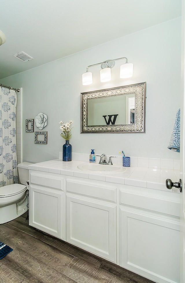 5783 N State St, Fresno, CA 93722 - bathroom with wood finished floors and vanity