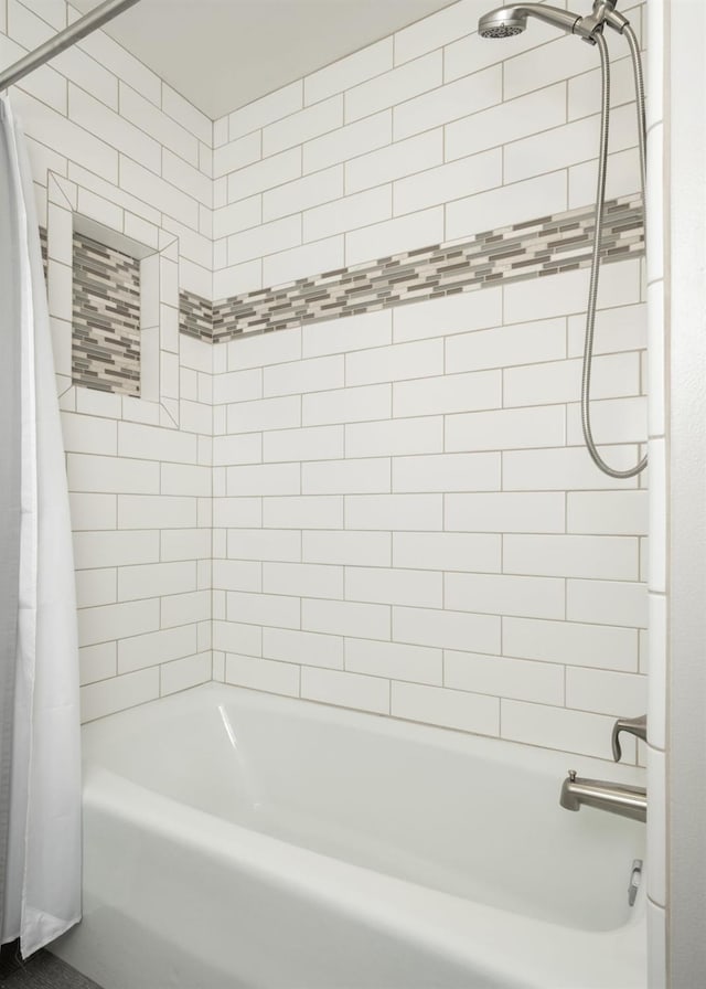 3218 E Ellery Ave, Fresno, CA 93710 - full bath featuring shower / tub combo