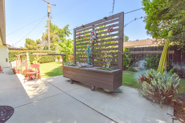 4879 E San Gabriel Ave, Fresno, CA 93726 - view of patio / terrace