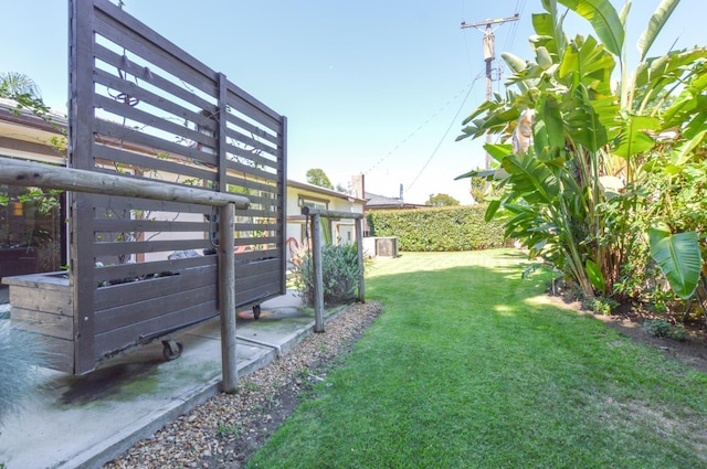 4879 E San Gabriel Ave, Fresno, CA 93726 - view of green lawn