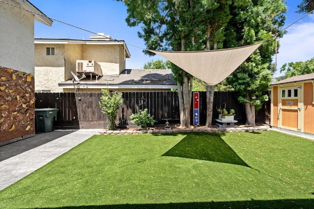 9938 N Canyon Creek Ln, Fresno, CA 93730 - view of yard