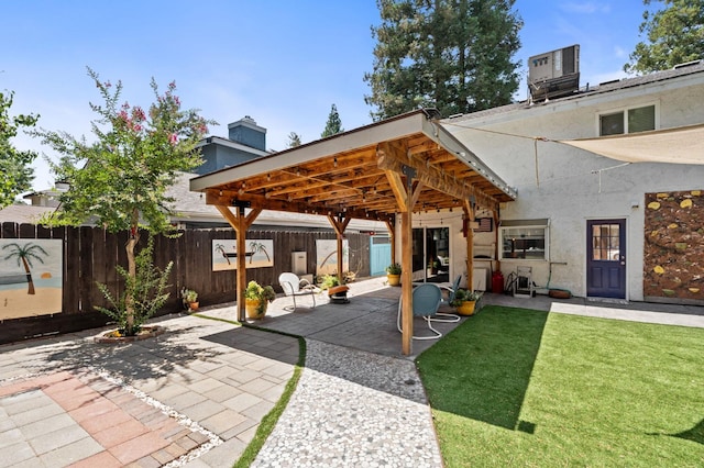 9938 N Canyon Creek Ln, Fresno, CA 93730 - view of patio / terrace