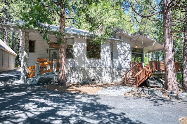 41798 Saddleback Rd, Shaver Lake, CA 93664 - view of front facade featuring crawl space