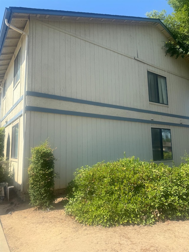 4303 N Emerson Ave, Fresno, CA 93705 - view of side of home