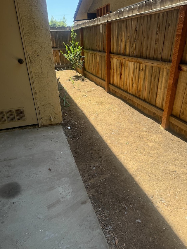 4303 N Emerson Ave, Fresno, CA 93705 - view of yard