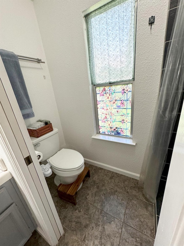 650 N Burgan Ave, Fresno, CA 93727 - bathroom featuring toilet and a shower with curtain