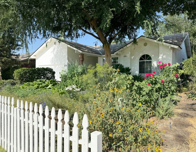 650 N Burgan Ave, Fresno, CA 93727 - ranch-style house with a garage