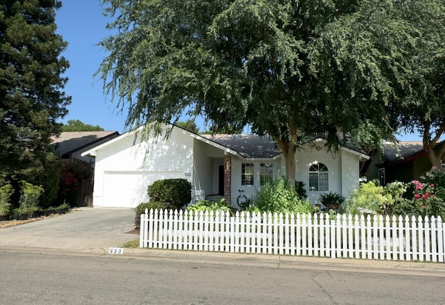 650 N Burgan Ave, Fresno, CA 93727 - ranch-style house featuring a garage, a fenced front yard, and concrete driveway