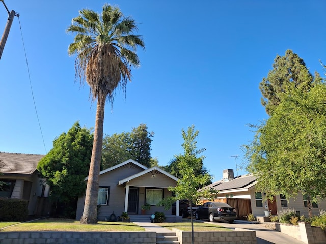 535 E Princeton Ave, Fresno, CA 93704 - view of front facade with driveway