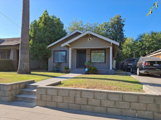 535 E Princeton Ave, Fresno, CA 93704 - bungalow-style home with a front lawn and covered porch