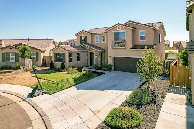 1072 Soledad Ave, Clovis, CA 93619 - view of front of property with stucco siding, a tiled roof, an attached garage, and driveway