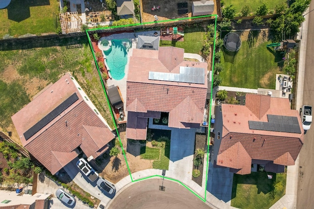 1072 Soledad Ave, Clovis, CA 93619 - aerial view of property and surrounding area with property boundaries highlighted and a pool