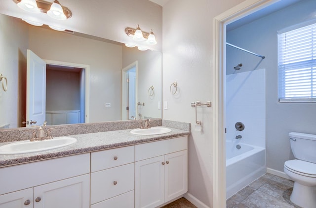 1072 Soledad Ave, Clovis, CA 93619 - full bathroom with double vanity and washtub / shower combination