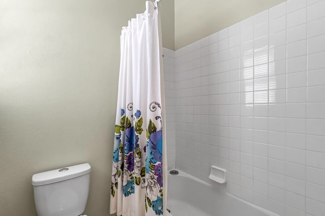 2663 E Spice Way, Fresno, CA 93720 - bathroom with toilet and shower / tub combo