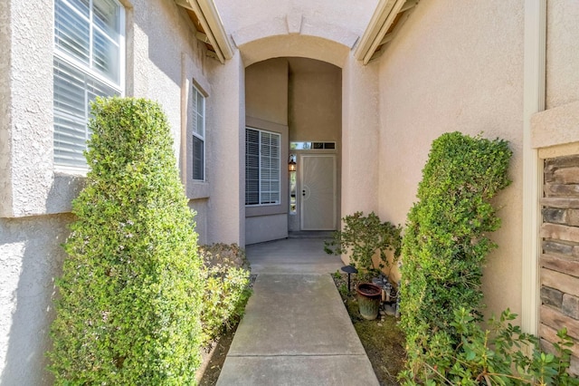 2663 E Spice Way, Fresno, CA 93720 - doorway to property featuring stucco siding
