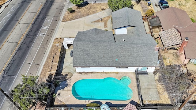 2738 S Fairway Ct, Visalia, CA 93277 - view from above of property with a pool