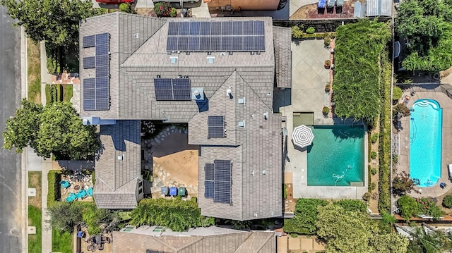 2143 Everglade Ave, Clovis, CA 93619 - aerial view of a pool