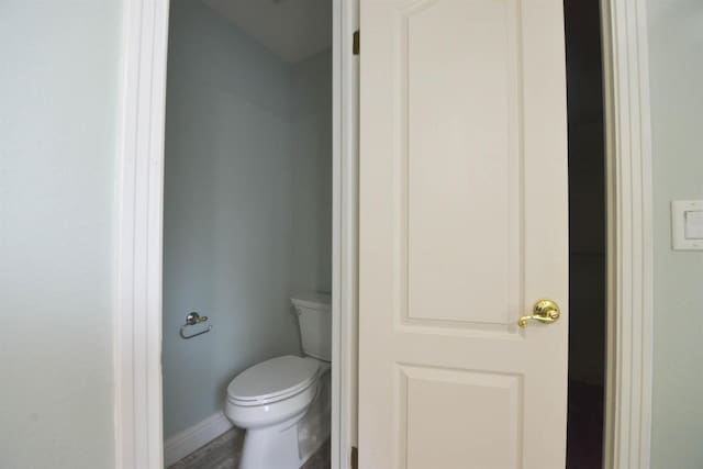 10521 N Doheny Ave, Fresno, CA 93730 - bathroom featuring toilet and baseboards