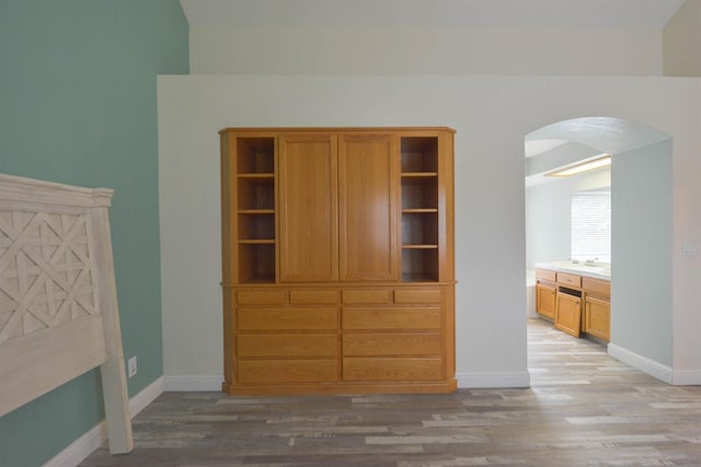 10521 N Doheny Ave, Fresno, CA 93730 - dining room featuring arched walkways and light wood-style flooring