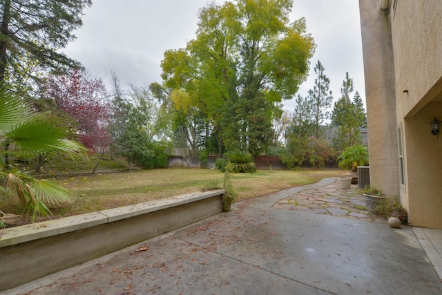 10521 N Doheny Ave, Fresno, CA 93730 - fenced backyard featuring a patio area