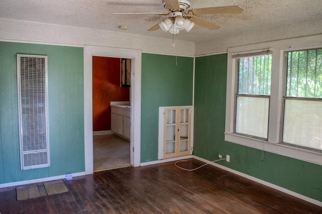 1439 S 4 Th St, Fresno, CA 93702 - unfurnished room with a heating unit, wood finished floors, a textured ceiling, and a ceiling fan