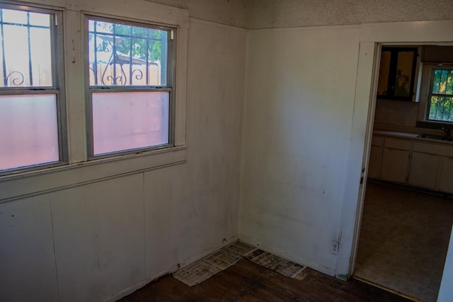1439 S 4 Th St, Fresno, CA 93702 - unfurnished room featuring a sink