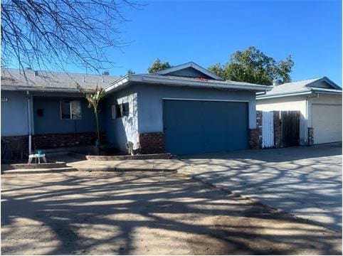 608 W Gettysburg Ave, Clovis, CA 93612 - photo 1