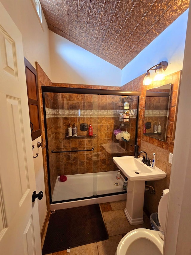 525 N Crenshaw, Visalia, CA 93291 - full bath with a shower stall, an ornate ceiling, and tile walls