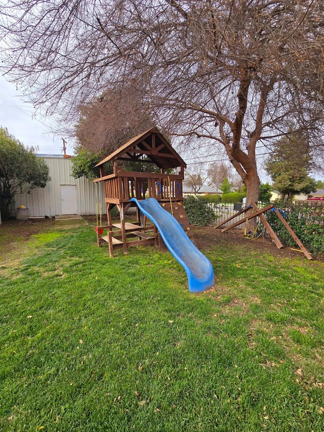 525 N Crenshaw, Visalia, CA 93291 - view of jungle gym