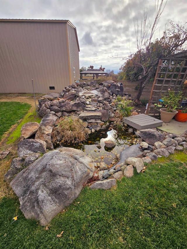 525 N Crenshaw, Visalia, CA 93291 - view of yard