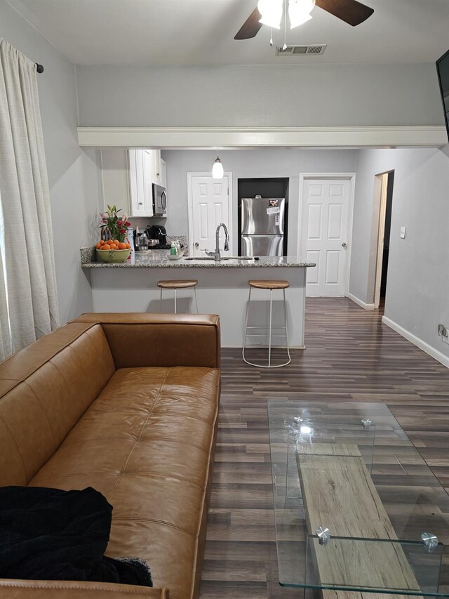 375 W Fir Ave, Pinedale, CA 93650 - living area featuring dark wood-style flooring and a ceiling fan