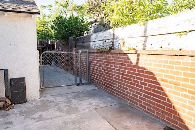 1413 W Fountain Way, Fresno, CA 93705 - view of patio with a gate